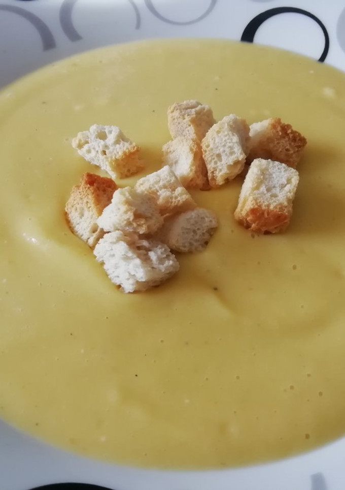 Una foto de Puré de calabacín, patata y zanahoria