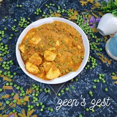 A picture of Matar Paneer.
