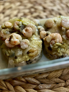 Una foto de Merluza en salsa con gambita congelada
