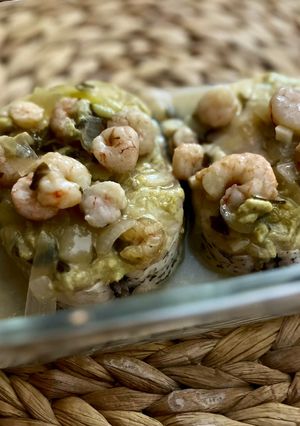 Una foto de Merluza en salsa con gambita congelada