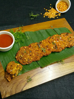 A picture of Chana Dal vada.