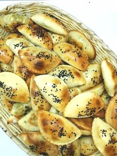 صورة لوصفة فطائر محشيه بقايا اللحم او الدجاج 🥟🥟