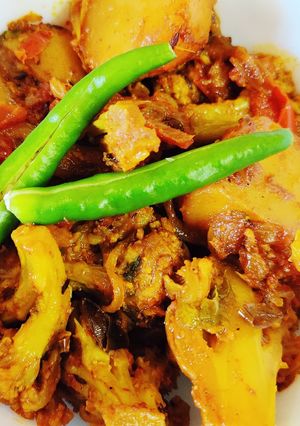 A picture of Gobhi Aloo Dhaba Style.