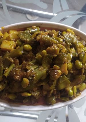 પાપડી રીંગણ બટાકા નું શાક (Papad Ringan Bataka Shak Recipe In Gujarati) રેસીપી મુખ્ય ફોટો