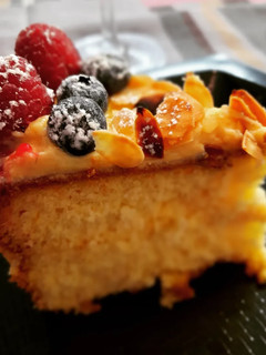 Una foto de Tarta de crema pastelera (sin gluten ni lácteos)