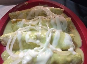 Una foto de Enchiladas Suizas Verdes