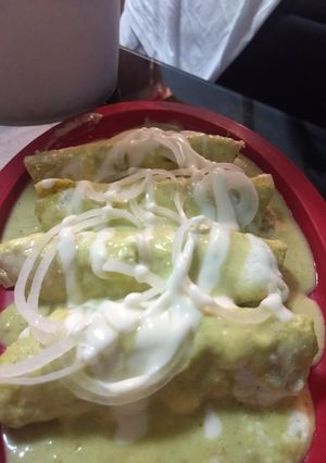 A picture of Enchiladas Suizas Verdes.