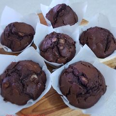 A picture of Alomond chocolate muffin.
