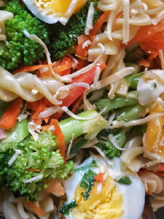 Una foto de Ensalada de brócoli y zanahoria