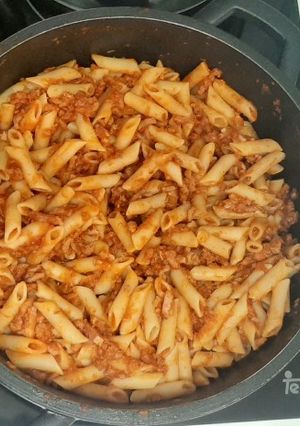 Una foto de Macarrones con salsa de tomate, cebolla, bacon, carne picada y chorizo 🤤😋