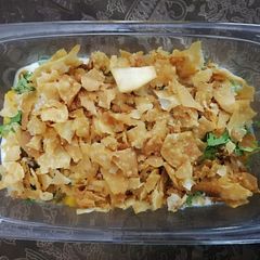 A picture of Dahi channa chat.