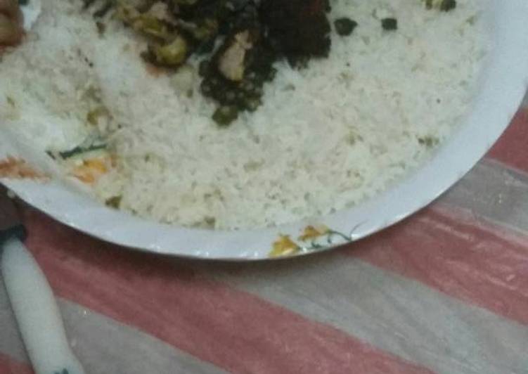 أرز ابيض مع سمك مقرمش و باميا