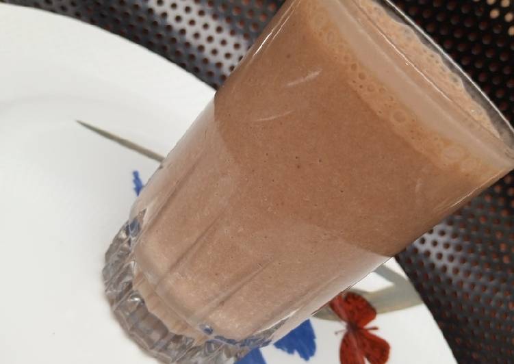 Simple Way to Prepare Perfect Chocolate banana smoothie