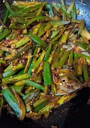 प्याज़ वाली भिंडी (Pyaz wali bhindi recipe in Hindi) रेसिपी मुख्य फोटो
