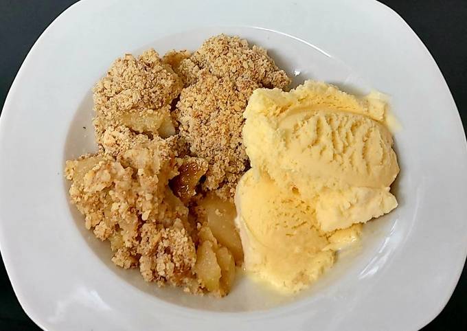 My Pear Crumble with IceCream 💛