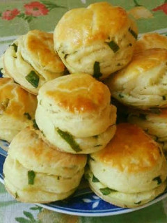 #medvehagyma Medvehagymás pogácsa recept fotója