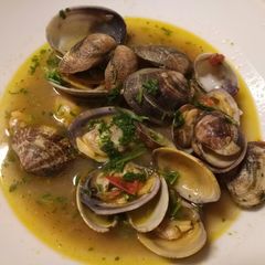 A picture of Zuppa alle vongole - clam soup.