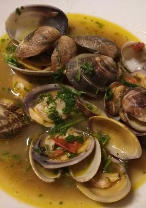 A picture of Zuppa alle vongole - clam soup.