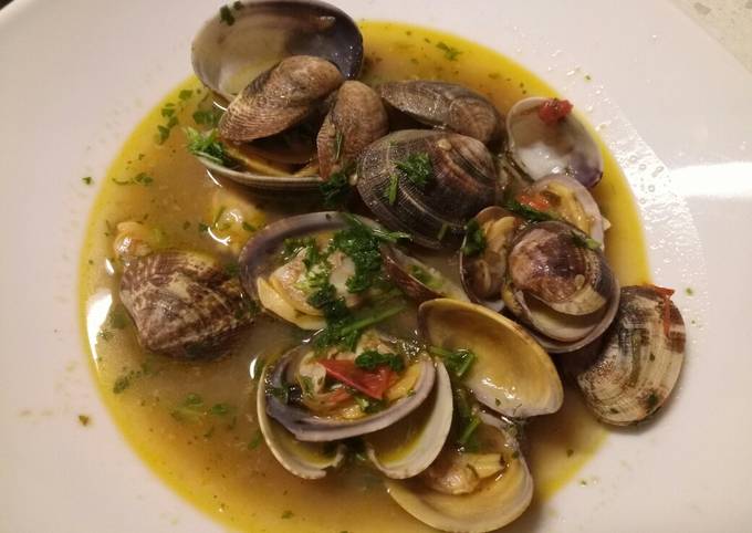 Zuppa alle vongole - clam soup