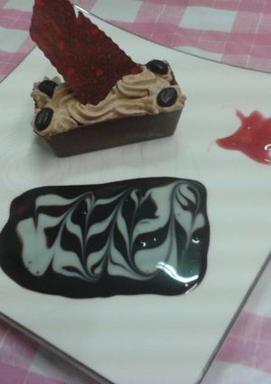Foto principal de Barquitos de chocolate rellenos de crema de café bombón