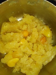 सूजी का हलवा (Suji ka halwa recipe in hindi) रेसिपी मुख्य फोटो