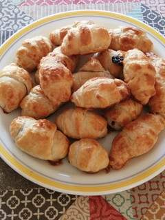 Una foto de 🥐 Croissancitos rellenos de chocolate