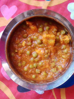 A picture of Matar Paneer.