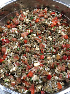 Una foto de Ensalada de lentejas con queso de cabra
