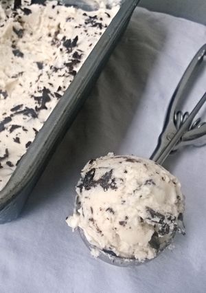 A picture of Chunky Chocolate Chips Icecream #authormarathon.