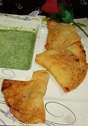 A picture of Aloo samoosa.