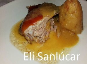 Foto principal de Cochinillo lechal tradicional con patatas asadas (capa blanca)