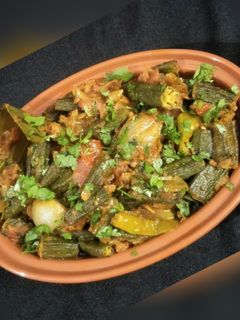 भिंडी दो प्याज़ा (Bhindi do pyaza recipe in Hindi) रेसिपी मुख्य फोटो