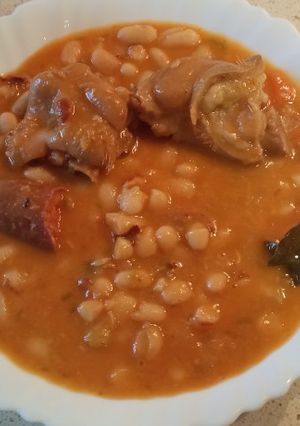 Una foto de Alubias blancas con manitas, sabor Cookpad, en olla express