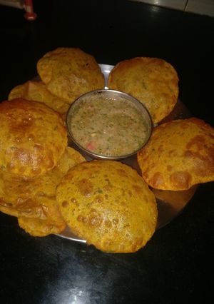 बेसन की पूरी टमाटर की तीखी सालसा चटनी रेसिपी मुख्य फोटो