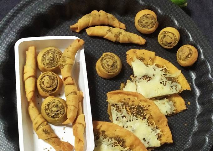 Recipe of Quick Zaatar bake varieties (Zaatar Roll, Croissant, and bread)