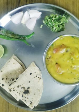टोमेटो पिठला (tomato pithle recipe in hindi) रेसिपी मुख्य फोटो