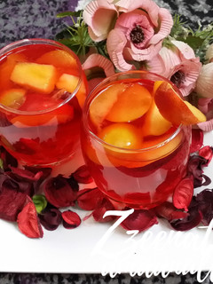 A picture of Rose Peach Lemonade.