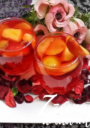 A picture of Rose Peach Lemonade.