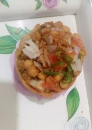 A picture of Katori chaat.