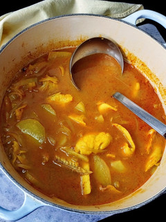 Una foto de Sopa de patatas y pescado {con un toque marroquí}