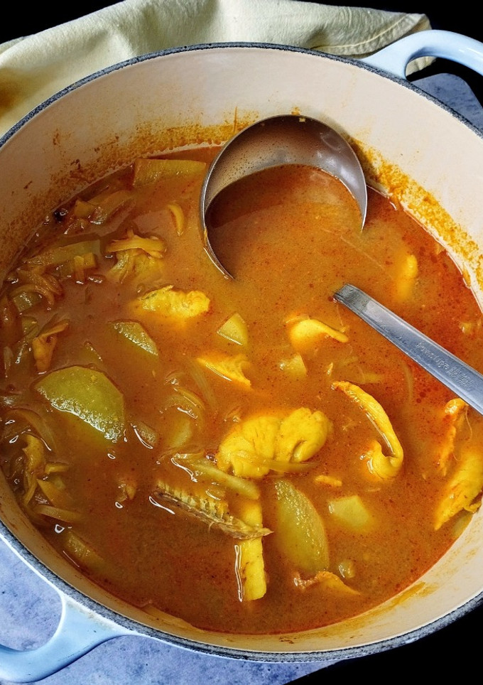 Una foto de Sopa de patatas y pescado {con un toque marroquí}