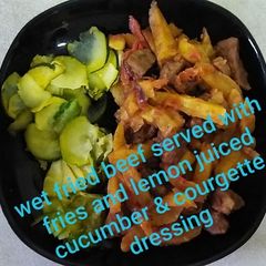 A picture of Wet fry beef with chips.