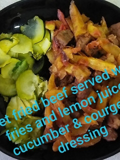 A picture of Wet fry beef with chips.