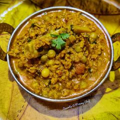 A picture of Soya granules with potato and fresh green peas.