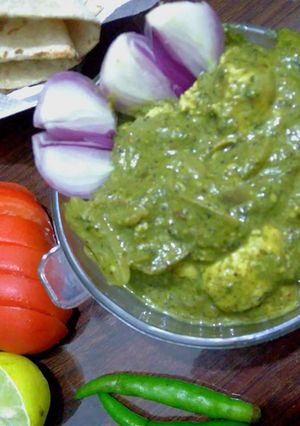 A picture of Hara bhara achaari paneer.