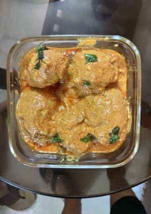 A picture of Stuffed Kashmiri dum aloo without onion and garlic.