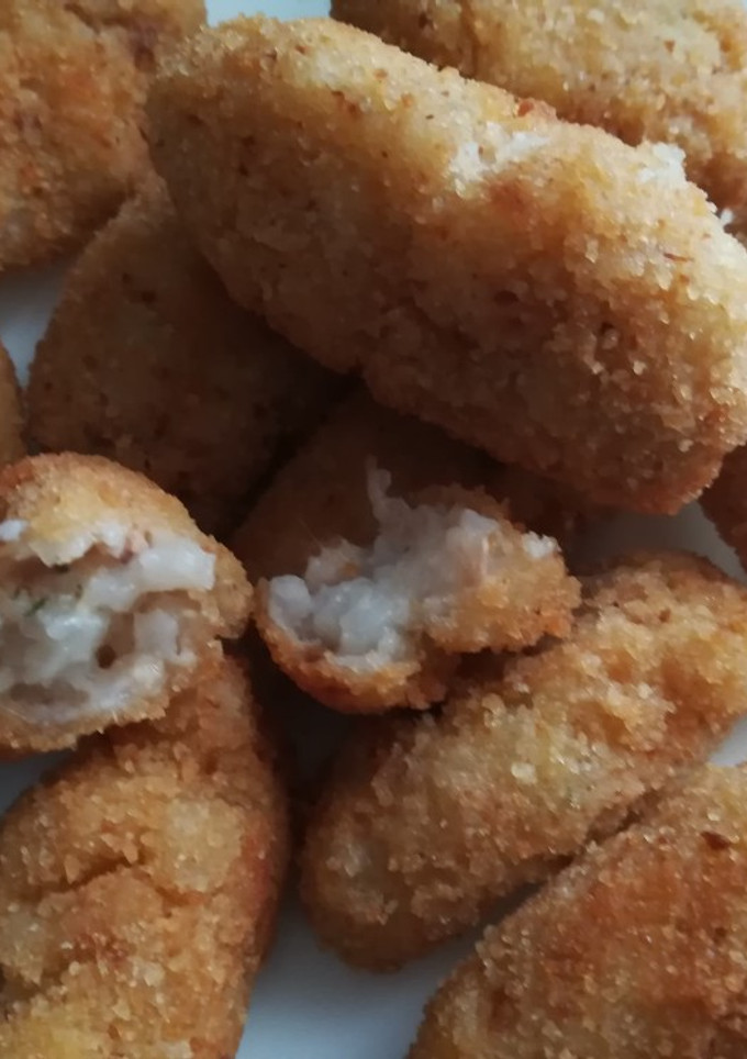Una foto de Croquetas de arroz blanco y atún
