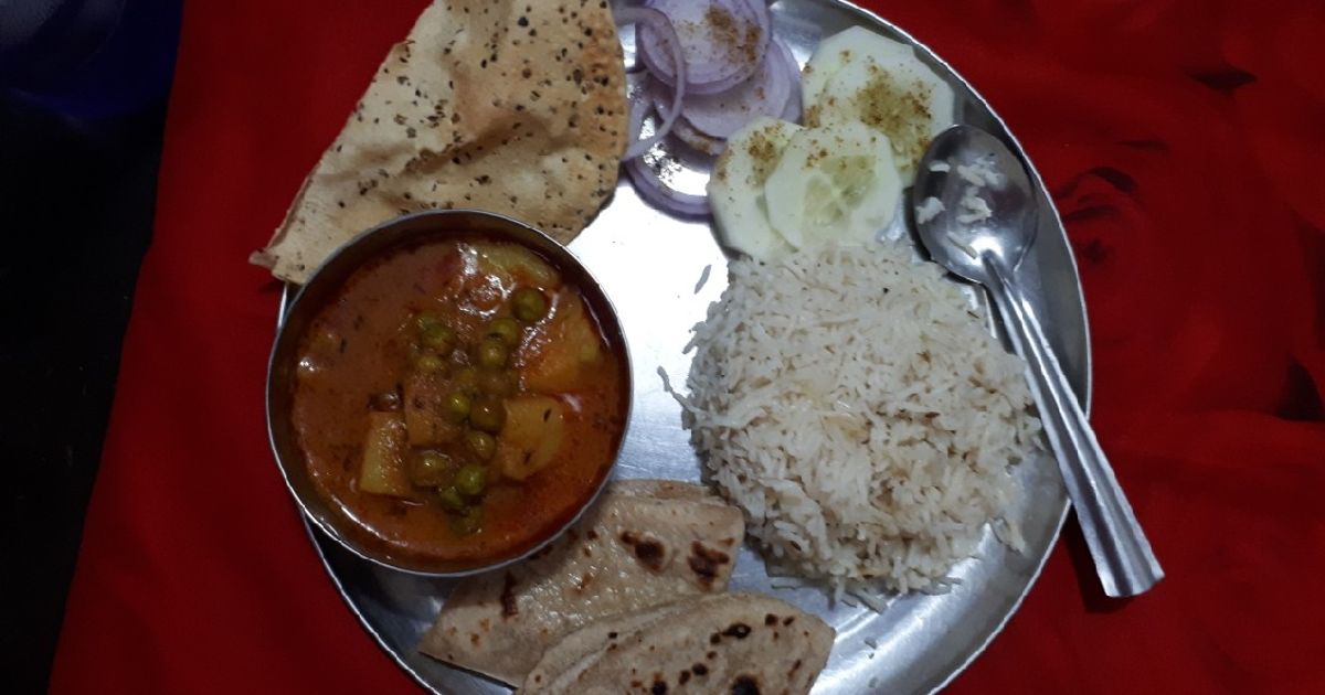 Aloo Matar Gravy With Jeera Rice Recipe by Leena Nagpal Grover - Cookpad