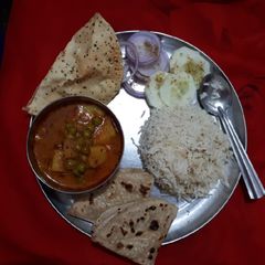 Aloo matar gravy with jeera rice A picture of Aloo matar gravy with jeera rice.