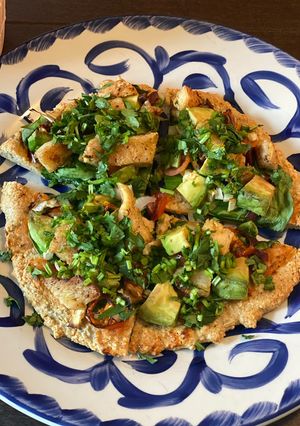 Una foto de Pizza personal Saludable, completamente casera (Gluten free & Dairy free)🍕